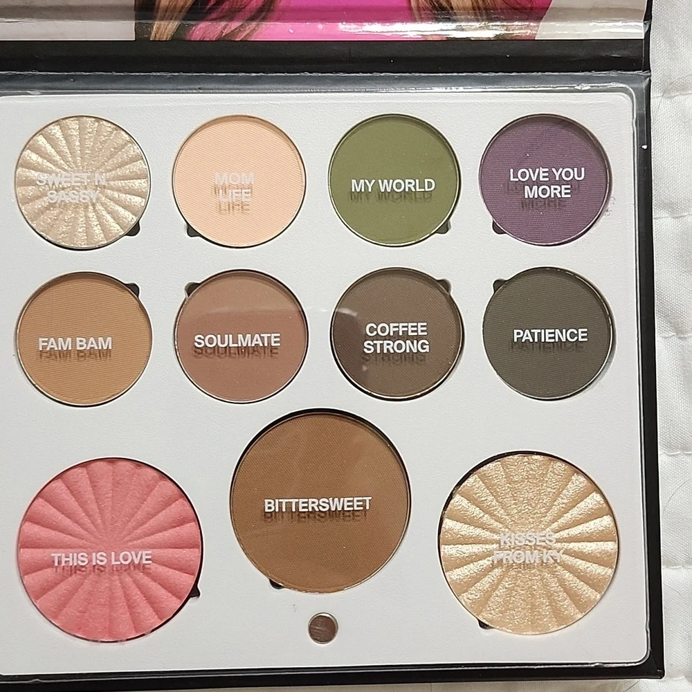 Pallette Of Eye Shadow N Blushes